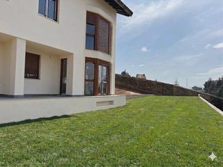 Ground floor in Calle del marqués de comillas 3. Bajo de 3 habitaciones con jardin de 345 m2 de parcela con vista