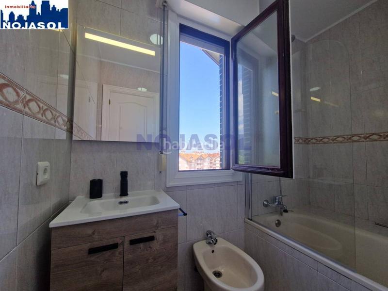 Foto 66e1aa7d-c46c-4338-afd9-54874a2897ae. Apartamento en arco 23 ref. 000896 precioso atico en exclusiva de 2 habitaciones con ascensor, calefacción, trastero y vistas despejadas en Noja