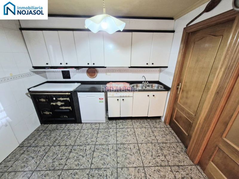 Foto a1b64680-574a-4d29-badc-f48728eeef00. Casa adossada amb calefacció aparcament a Tregadín Noja