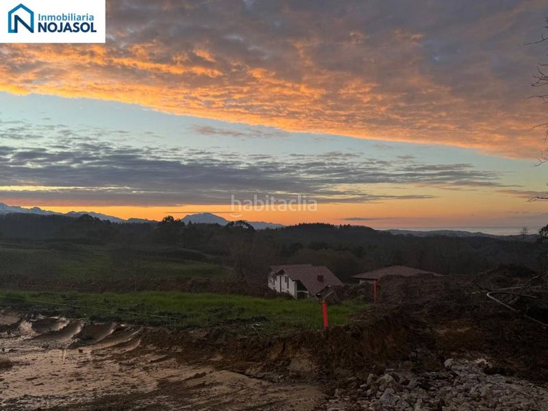 Foto 886c1e87-29cc-4a0b-90bb-8281a3f09719. Casa aparellada amb calefacció aparcament piscina a Comillas