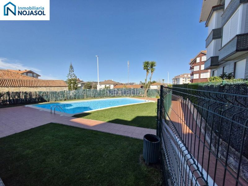 Foto 705df1df-b24c-4a7b-9288-cb73f8f3b308. Rent apartment in calle la brava 14 in Ris Noja