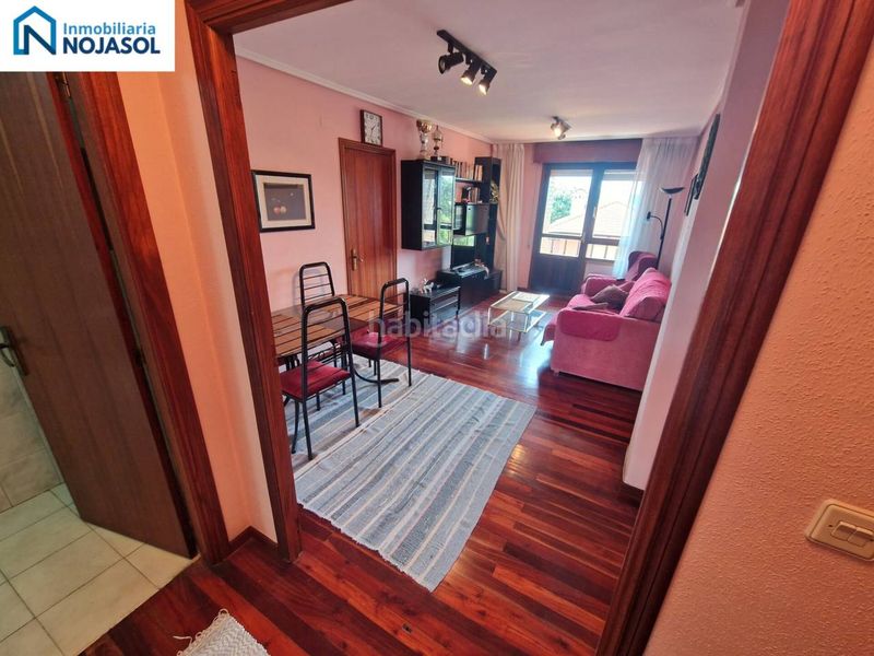 Foto 7039ae7f-024e-4017-b6ce-2c6edcb2cf48. Apartament amb aparcament a Tregadín Noja