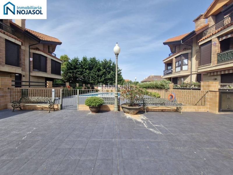 Foto 2f15813b-5610-4417-a62f-28810c3aeaa2. Apartament amb calefacció aparcament piscina a Ris Noja