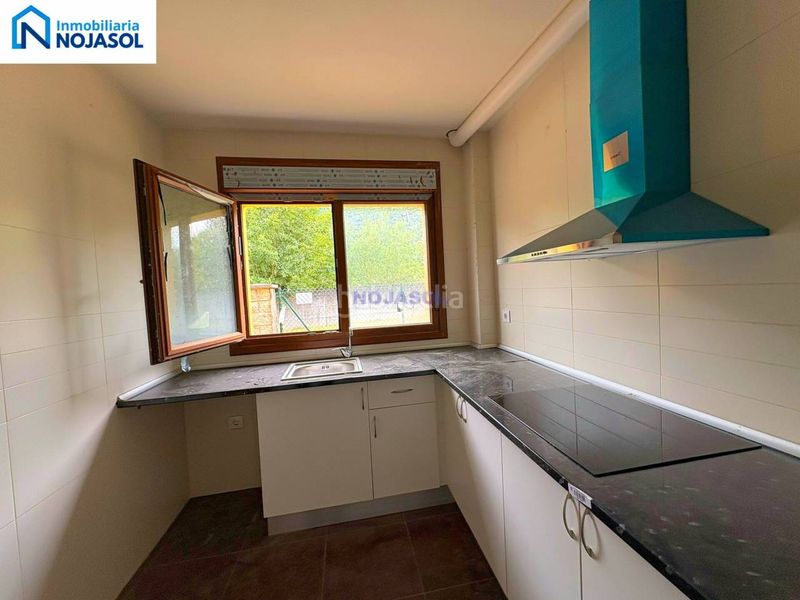 Foto 3f78d12d-0432-46db-bd88-fa1eafa862d8. Casa aparellada amb calefacció aparcament a Ruesga
