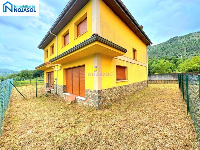 Foto 43ecbebd-c37b-4569-8602-95e1b9a1b590. Casa aparellada amb calefacció aparcament a Ruesga