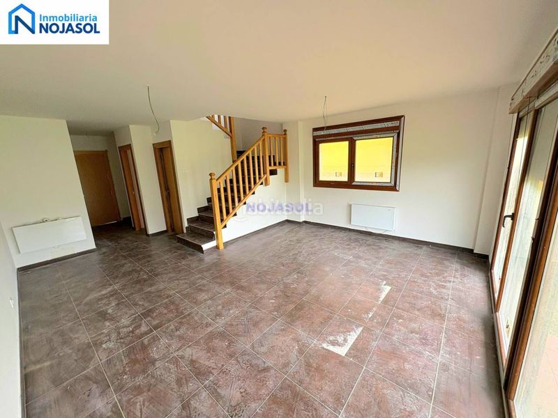 Foto 7b5a425d-35ce-4ca9-95fd-a459c3e79930. Casa aparellada amb calefacció aparcament a Ruesga