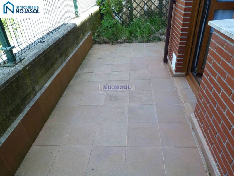 Foto 00d4dc6b-e5ec-4f6d-986b-233dd5a65ec1. Casa adossada amb calefacció aparcament piscina a Bareyo