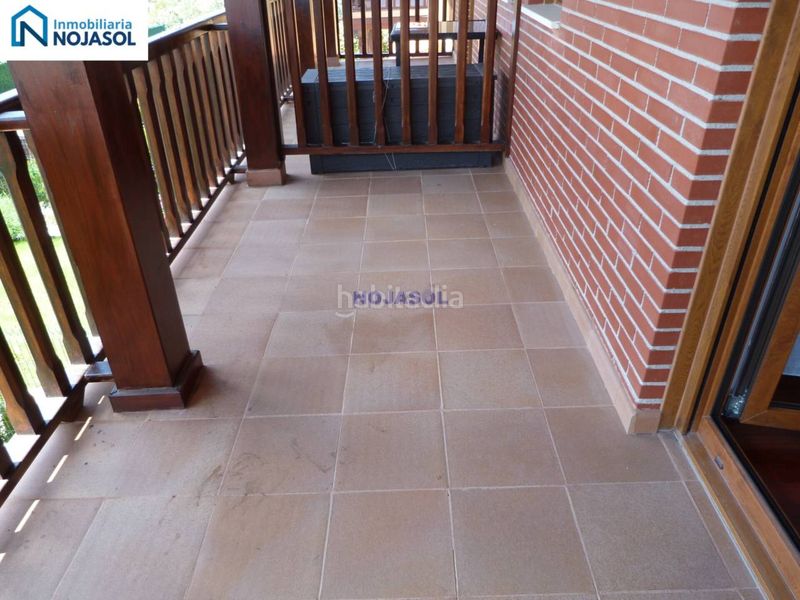 Foto 42cc4224-04b7-4ba6-acab-ef70ca9a0485. Casa adossada amb calefacció aparcament piscina a Bareyo