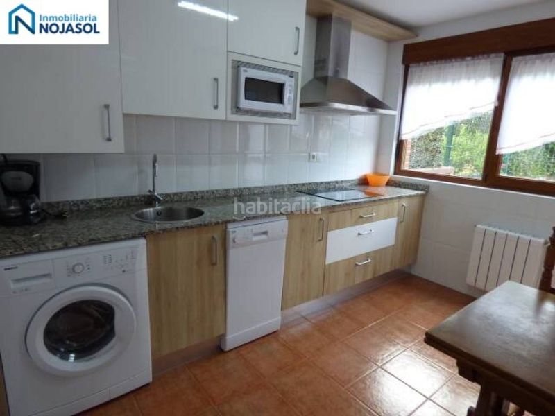 Foto 57a49e6c-b167-42bc-9a36-75507f551fe2. Casa adossada amb calefacció aparcament piscina a Bareyo