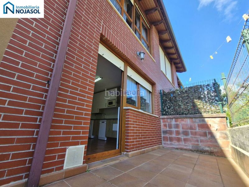 Foto 6adc1d0b-c0fc-4268-9d4a-d3b0febdbb27. Casa adossada amb calefacció aparcament piscina a Bareyo