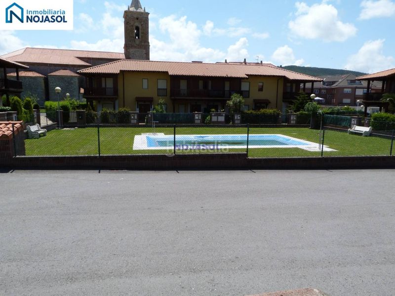 Foto a26d4bf3-c0a5-4132-a0a6-8092acc72650. Casa adossada amb calefacció aparcament piscina a Bareyo