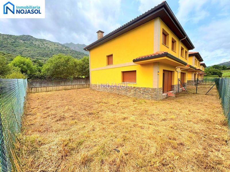Foto 479d3be7-5ba1-4012-8a41-bd5215f4fc8e. Casa aparellada amb calefacció aparcament a Ruesga