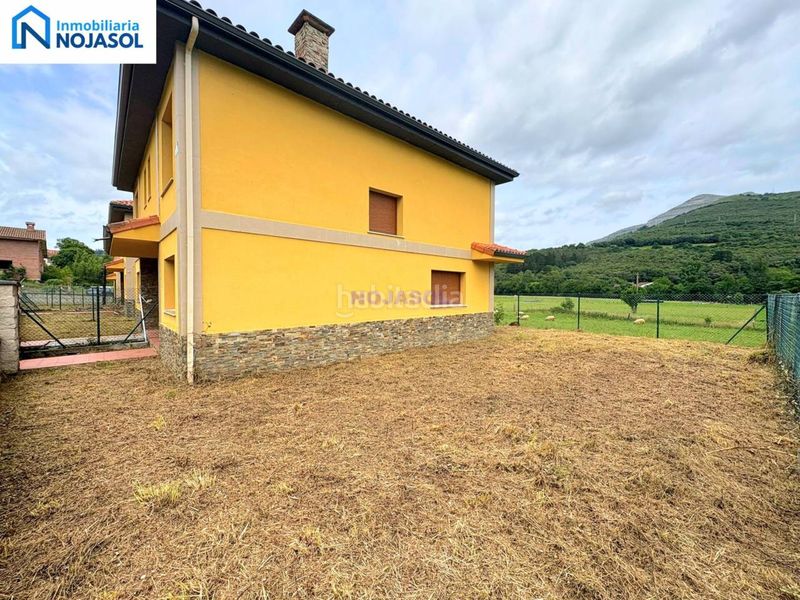 Foto 9286a304-0850-4373-aabd-7339f5cc5621. Casa aparellada amb calefacció aparcament a Ruesga