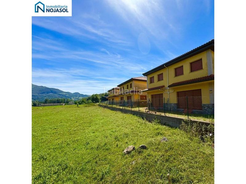 Foto f82f74f8-42f3-423d-b941-444e2d165d6f. Casa aparellada amb calefacció aparcament a Ruesga