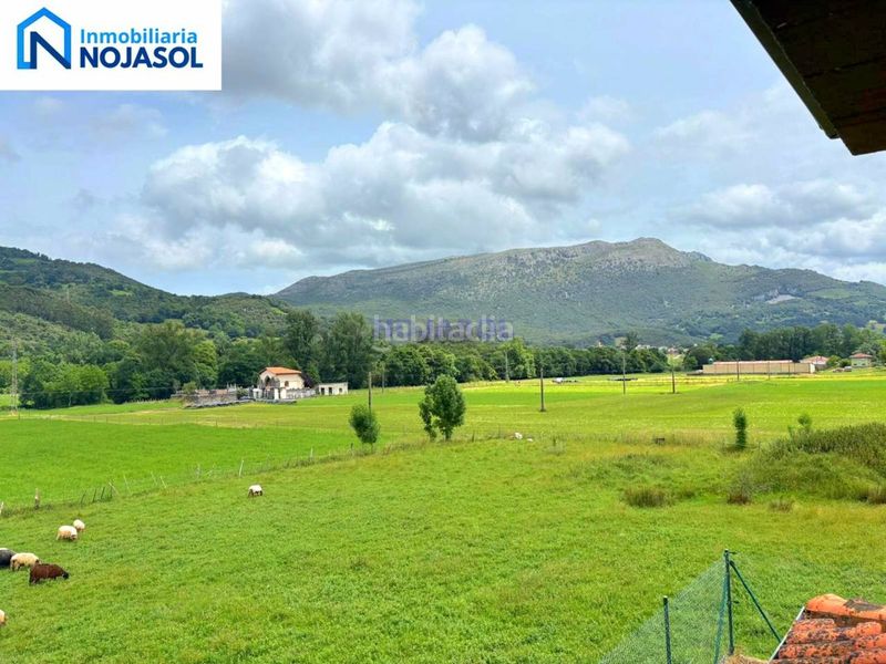 Foto f9340232-214f-4619-a548-d2f543ecc05f. Casa aparellada amb calefacció aparcament a Ruesga