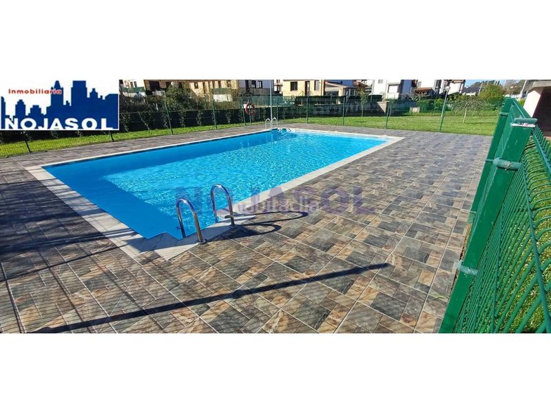 Foto 9107407b-bab8-4b68-abba-6a47c2a48296. Casa adossada amb calefacció aparcament piscina a Argoños