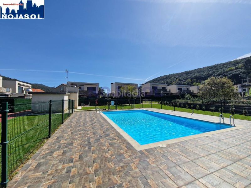 Foto cf9763de-5738-4d90-b165-c1a3a62922f1. Casa adossada amb calefacció aparcament piscina a Argoños
