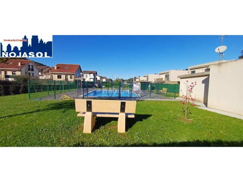 Foto f5bd49bb-aca1-45c7-8196-d7aa80faf35a. Casa adossada amb calefacció aparcament piscina a Argoños