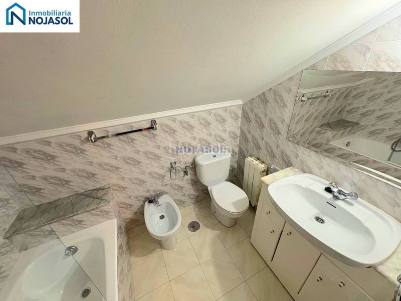 Foto ef1d570a-9496-4e10-bfb3-664007d21b9a. Rent flat with heating parking in Palacio Noja