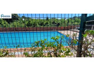 Rent Apartment  Calle el cuarezo. Ref. 02421 bonito bajo con terraza de 80m con piscina.