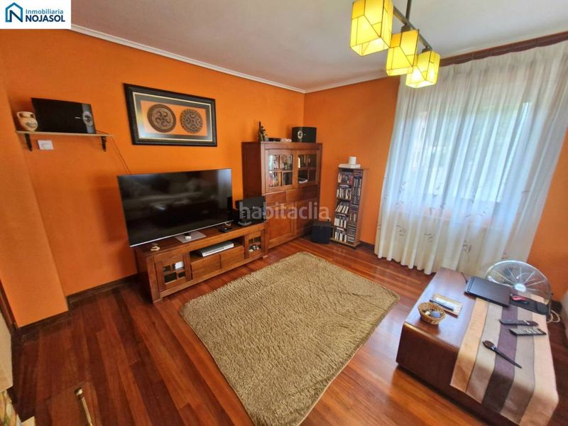 Foto 5a888e2b-dd9d-4e54-92f5-257be8d5c53a. Casa aparellada amb calefacció aparcament a Argoños