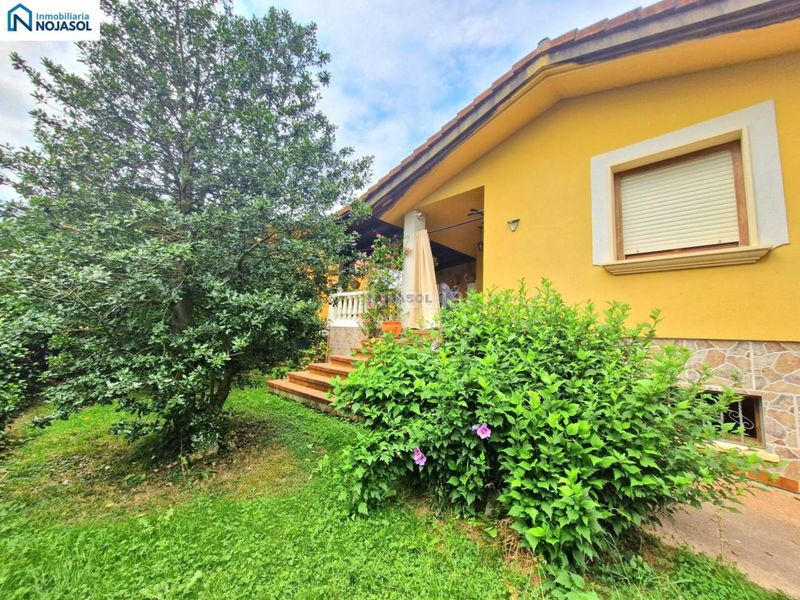 Foto 5c5ddade-6945-4b2d-aa99-2d3be758c093. Casa aparellada amb calefacció aparcament a Argoños