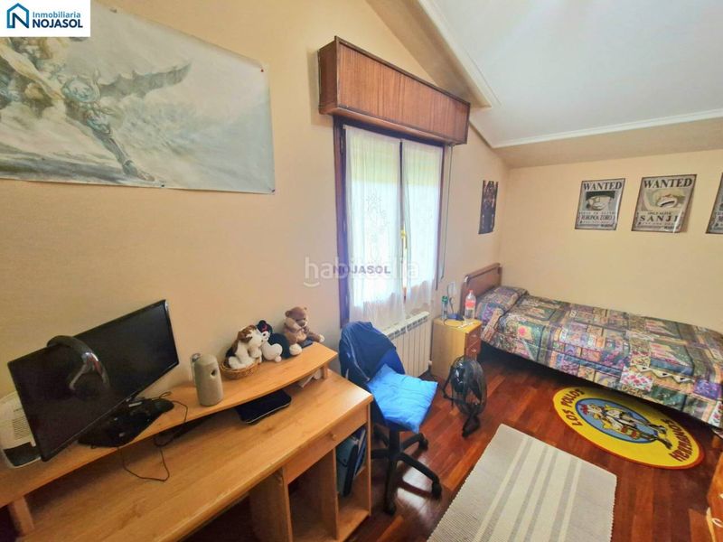 Foto 6229d724-420b-4e8f-9c46-7060967a4cd6. Casa aparellada amb calefacció aparcament a Argoños