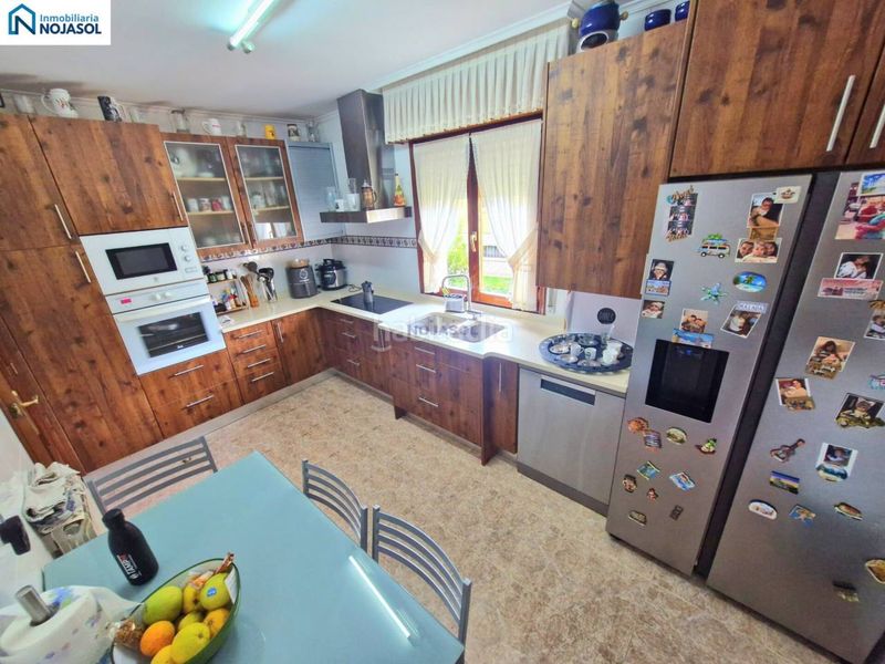 Foto 69d4334d-d1b7-44ce-aa2e-f17e36aa2c79. Casa aparellada amb calefacció aparcament a Argoños