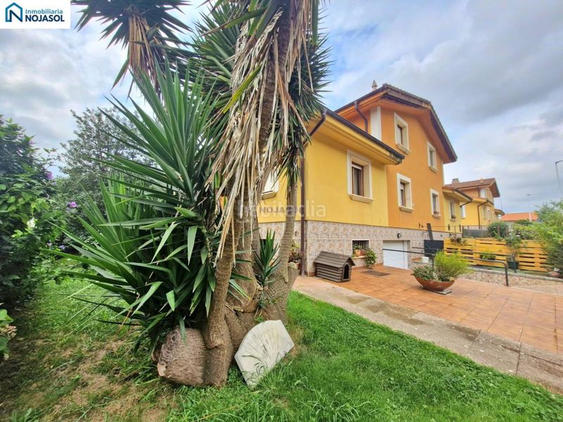 Foto 9c65bdd4-1246-411d-9bbc-d53f51ed6321. Casa aparellada amb calefacció aparcament a Argoños