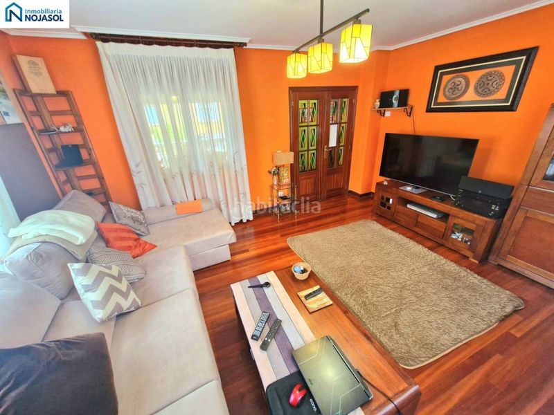Foto a9f48550-9de7-405e-822b-1b1ab02c902c. Casa aparellada amb calefacció aparcament a Argoños