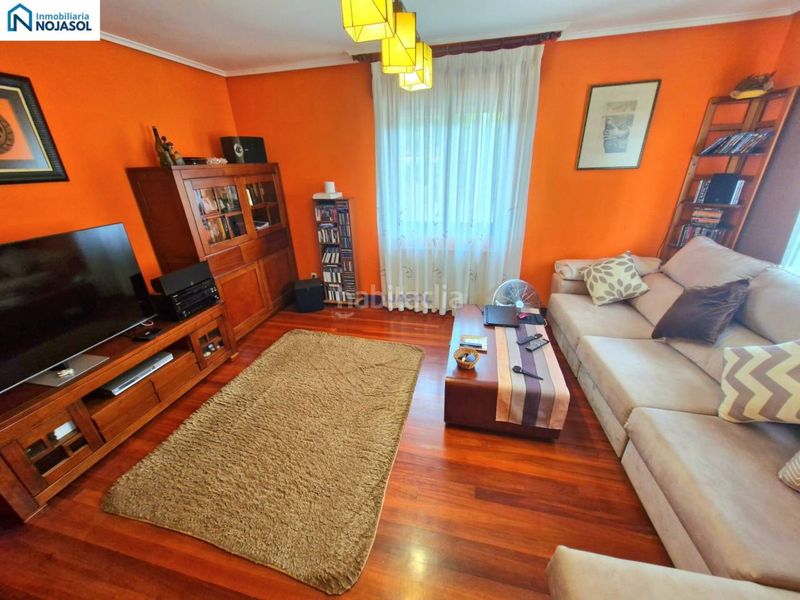 Foto e8739563-4e36-4afb-846b-621e84a2cea0. Casa aparellada amb calefacció aparcament a Argoños