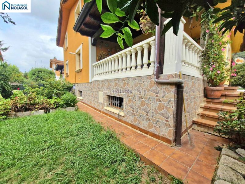 Foto ff161851-8321-4f18-8007-1b75e2ce170c. Casa aparellada amb calefacció aparcament a Argoños