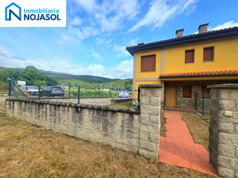 Foto 4c6e6e03-7441-420f-8551-cb7c7a2d4bd5. Towny house with heating parking in Ruesga
