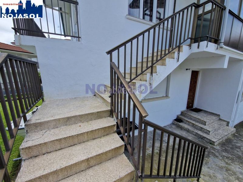 Foto 38c6b11f-190c-419e-a887-57b87cc312fa. Alquiler casa pareada en calle alcarite 45 ref.002289 casa individual planta alta cercana a la playa de Ris de 4 habitacion con jardin privado en Noja