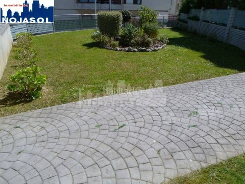 Foto 43662b75-4ecb-4985-bbac-fd762beba811. Alquiler apartamento en calle la costa 2 ref. 002292 bajo con jardín urbanización exclusiva con piscina, zona infantil y pin pon en Noja