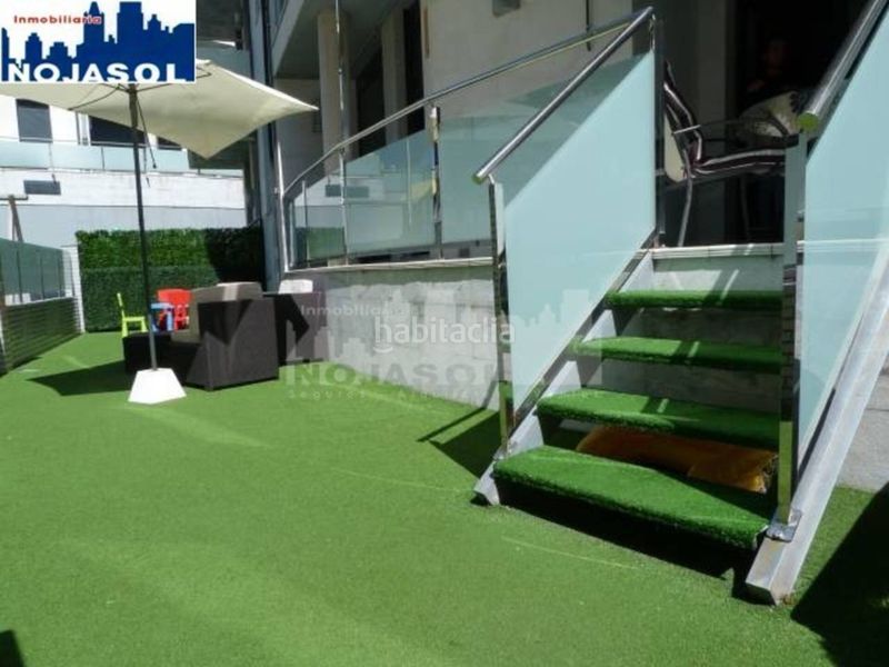 Foto 453bc400-34ba-4b6c-bd38-66a6893e71e9. Alquiler apartamento en calle la costa 2 ref. 002292 bajo con jardín urbanización exclusiva con piscina, zona infantil y pin pon en Noja