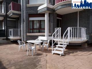 Lloguer Apartament a Los pinares 50. Ref.002156  bajo con una terraza de 160 m2  a 250 m de la playa