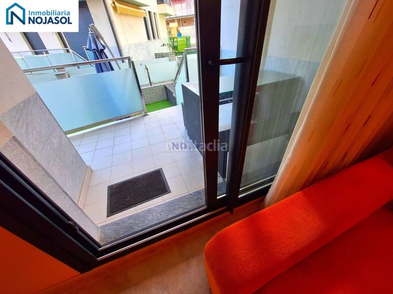 Foto 3c22cd35-dc89-41cf-a9a7-3600f02ed615. Alquiler apartamento en calle la costa 2 ref.002233 bajo con jardín 2hab trengandin exclusivo en Noja