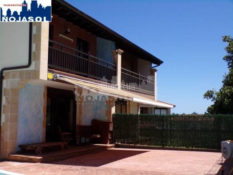 Foto 50b46aac-a4eb-4554-97e3-30af7e05f12d. Casa aparellada amb calefacció aparcament piscina a Bareyo