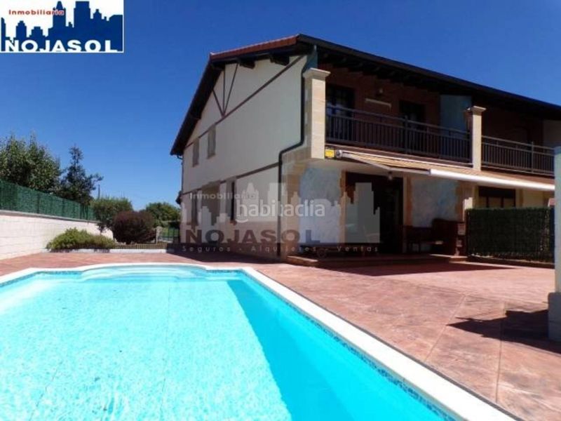 Foto 77eb6899-9aca-4b45-ae2b-730a784d5166. Casa aparellada amb calefacció aparcament piscina a Bareyo