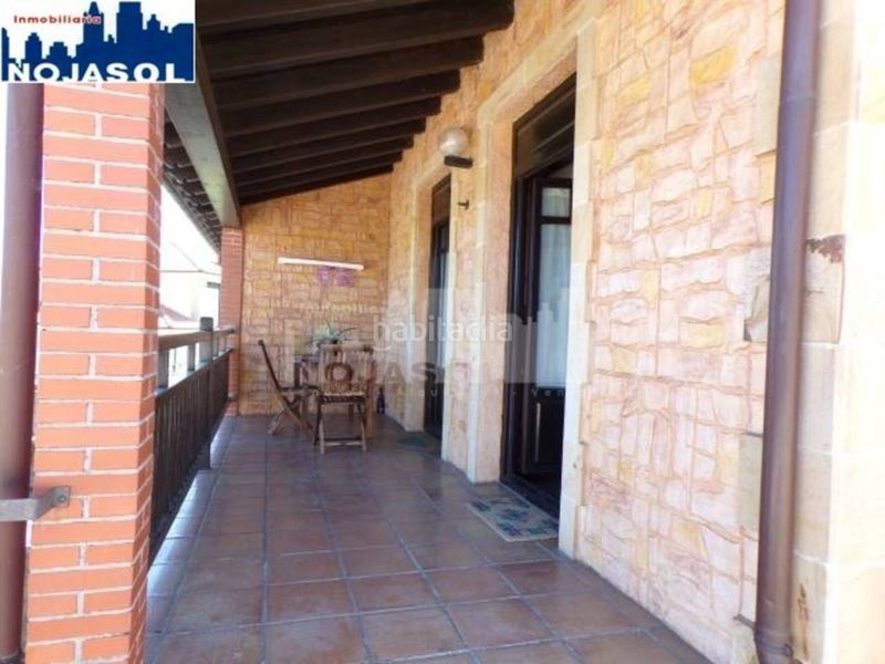 Foto 943be827-aae6-47ee-b5fb-c328457ae38b. Casa aparellada amb calefacció aparcament piscina a Bareyo