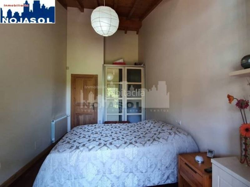 Foto a42b7aed-a564-4637-a438-709f50d19064. Casa aparellada amb calefacció aparcament piscina a Bareyo
