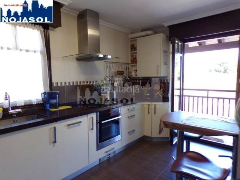 Foto e4217419-5e19-498d-8482-1da48a1fc0a8. Casa aparellada amb calefacció aparcament piscina a Bareyo