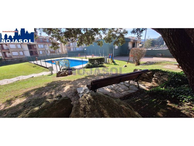 Foto 11e9af79-ddfc-4e38-a3df-2bf734e7ec7c. Alquiler apartamento en calle el bosque 5 ref.002065 piso 2 habitaciones con terraza, zonas verdes, piscina, pista baloncesto, fronton, parque infantil. en Noja