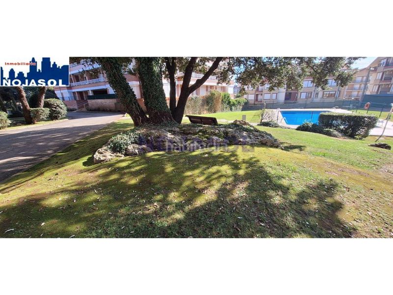 Foto 1a8f3548-874c-4c08-a823-35a38be84552. Alquiler apartamento en calle el bosque 5 ref.002065 piso 2 habitaciones con terraza, zonas verdes, piscina, pista baloncesto, fronton, parque infantil. en Noja