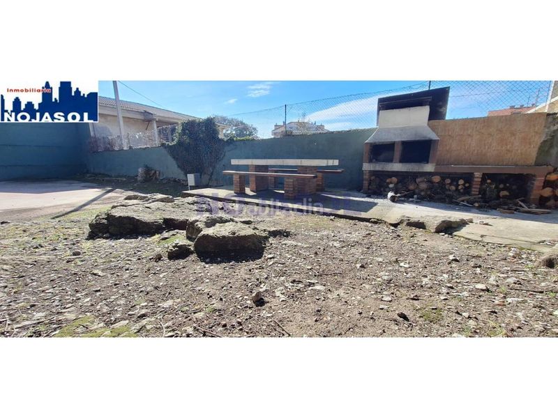 Foto 1dae3535-b6cd-49c5-bb96-7fa4eb03bc6e. Alquiler apartamento en calle el bosque 5 ref.002065 piso 2 habitaciones con terraza, zonas verdes, piscina, pista baloncesto, fronton, parque infantil. en Noja
