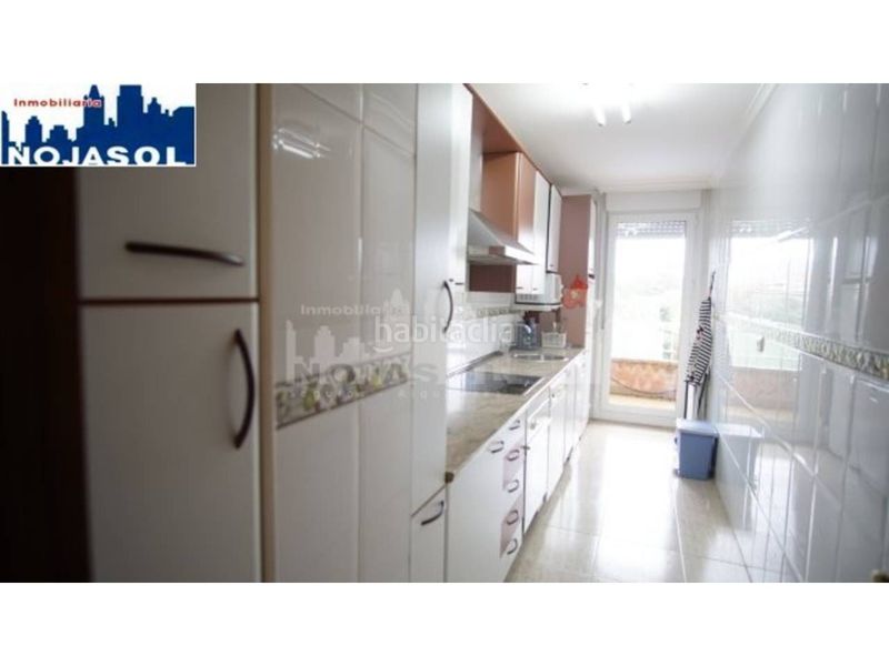 Foto 6c82d474-8c96-4a13-8847-0b43d46de58a. Alquiler apartamento en calle el bosque 5 ref.002065 piso 2 habitaciones con terraza, zonas verdes, piscina, pista baloncesto, fronton, parque infantil. en Noja
