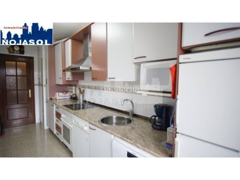Foto 76ddcb3d-07bd-4472-ab8e-1e952d878c22. Alquiler apartamento en calle el bosque 5 ref.002065 piso 2 habitaciones con terraza, zonas verdes, piscina, pista baloncesto, fronton, parque infantil. en Noja