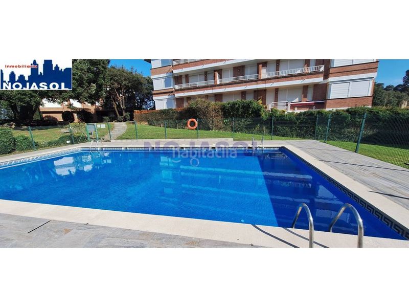 Foto 92ddd377-f373-4ac5-9456-63d7e5553306. Alquiler apartamento en calle el bosque 5 ref.002065 piso 2 habitaciones con terraza, zonas verdes, piscina, pista baloncesto, fronton, parque infantil. en Noja
