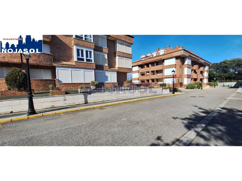 Foto a8653538-ce9d-455b-90d4-f15182008461. Alquiler apartamento en calle el bosque 5 ref.002065 piso 2 habitaciones con terraza, zonas verdes, piscina, pista baloncesto, fronton, parque infantil. en Noja